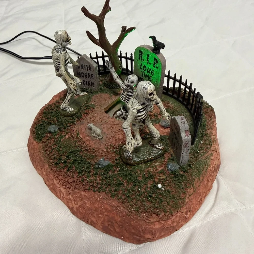 Halloween Lemax Spooky Town Long Time No See 2017 In Box With Cord - Lights Up!